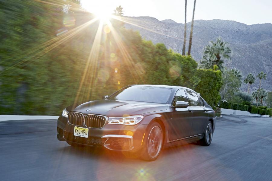  BMW M760i xDrive 2017 года  (NA) (фото 25 из 154)